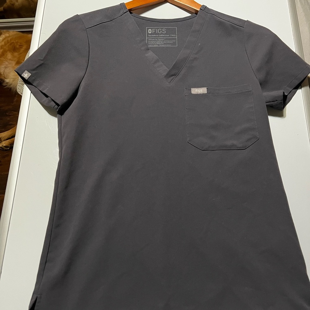 Catarina One-Pocket Scrub Top